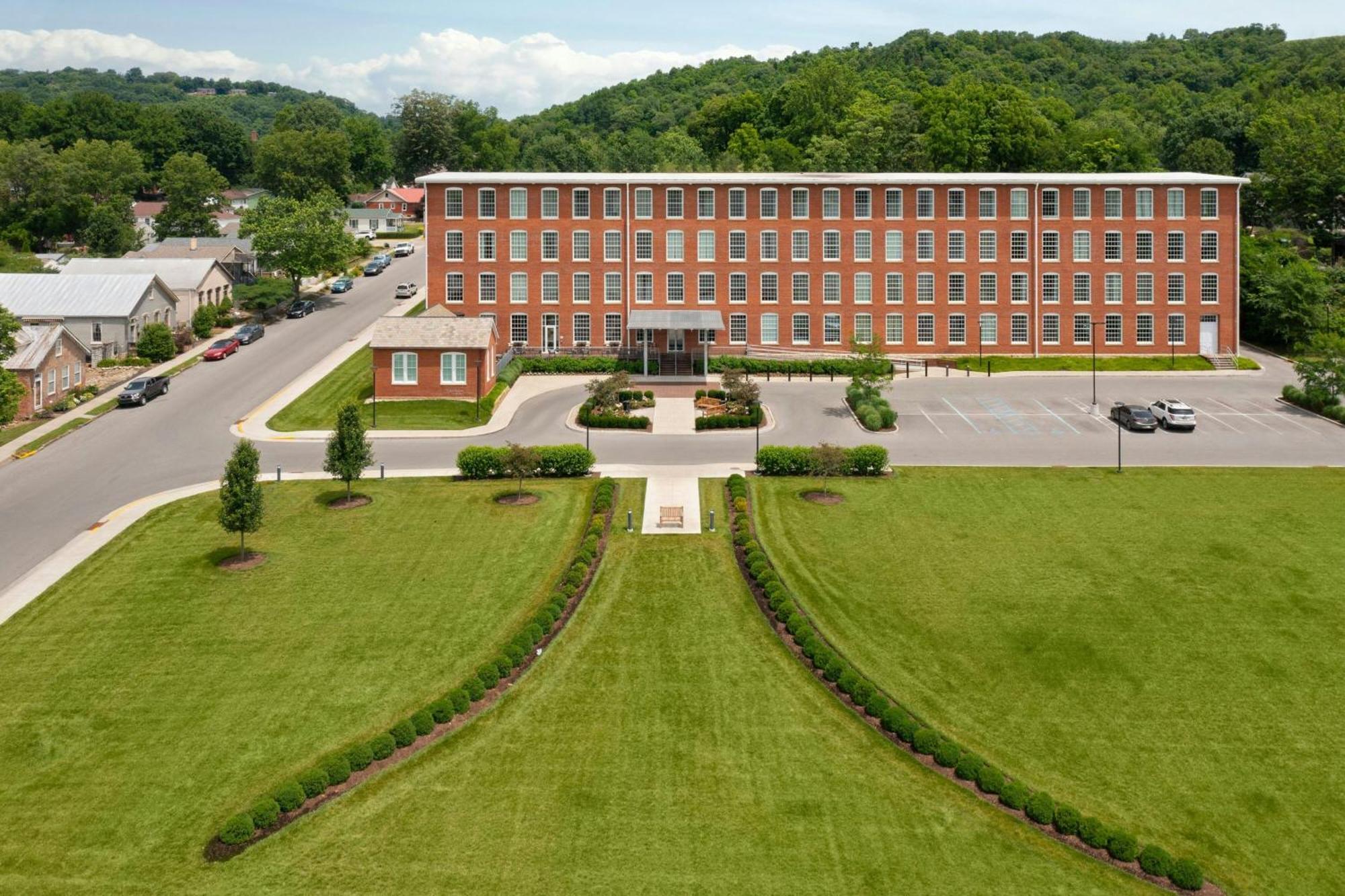 Fairfield Inn & Suites Madison Historic Eagle Cotton Mill エクステリア 写真