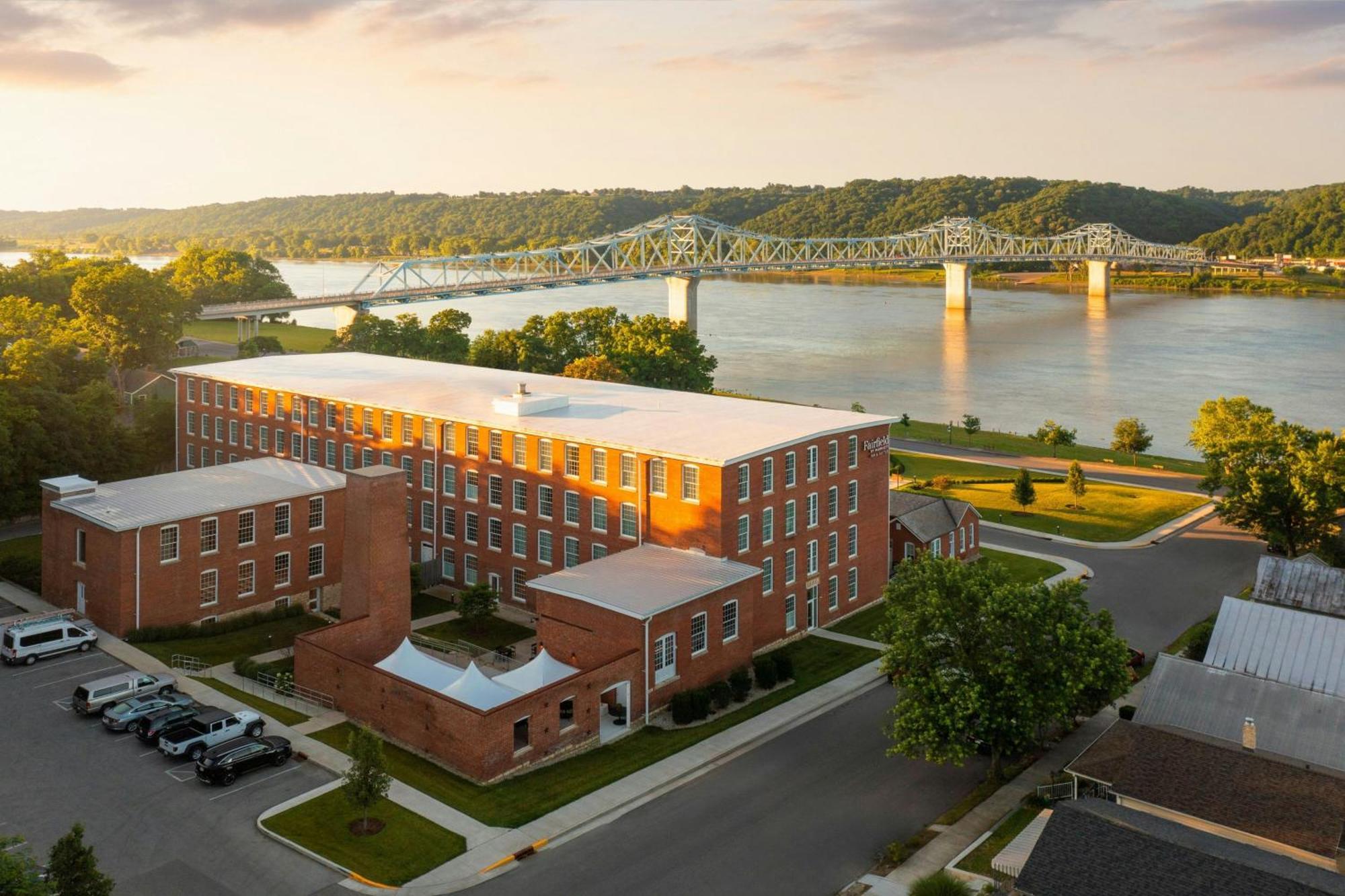 Fairfield Inn & Suites Madison Historic Eagle Cotton Mill エクステリア 写真